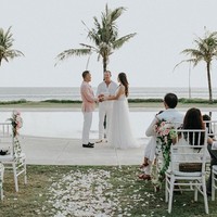 Tjin Lee, wanita kaya raya asal Singapura ini selalu merasa terhubung dengan Bali. Pendiri perusahaan marketing Mercury Marketing & Communications itu kembali menikah ulang di Bali setelah 10 tahun pernikahannya.  Foto: Instagram (@tjinlee)