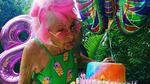 Momen Baddie Winkle, Nenek-nenek Selebgram yang Nyentrik Saat Kulineran