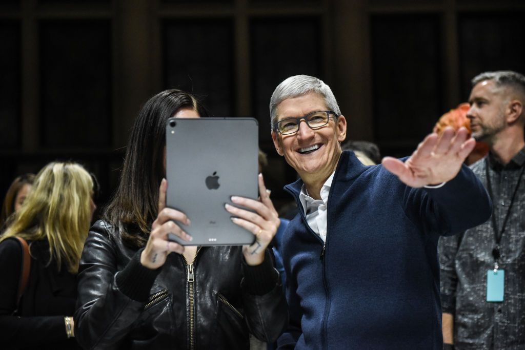 Tim Cook Macbook Air