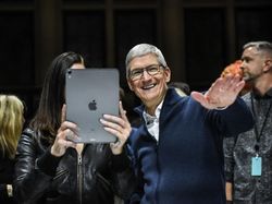 Sosok CEO Apple yang Setahun Diteror Wanita Asing
