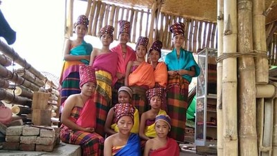 Foto: Lihat Anak Suku Bayan Pakai Tenun, Jadi Pengen Beli Deh