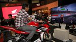 Antusiasme Pengunjung Mencoba Beragam Motor di IMOS 2018