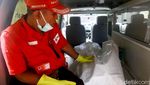 Kantong Jenazah Korban Pesawat Lion Air JT 610 Tiba di RS Polri