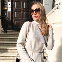 Hal tersebut berdasarkan pengalaman Anna Bey sendiri. Selebgram berusia 32 tahun tersebut memacari seorang banker kaya selama dua tahun terakhir. Sebelumnya ia juga selalu mencari pria kaya untuk dikencani. Foto: Instagram @schoolofaffluence