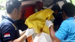 Kantong Jenazah Korban Pesawat Lion Air JT 610 Tiba di RS Polri