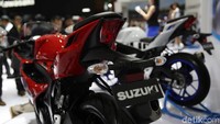Fitur ABS yang disematkan di motor ini sangat efektif untuk melalui lalu lintas dan jalanan Indonesia yang karakternya beragam.