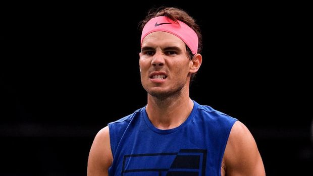 Rafael Nadal mundur dari Paris Masters dan kehilangan status nomor satu.