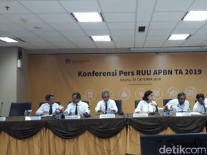 Pakai Busana Putih dan Pita Hitam, Sri Mulyani Paparkan APBN 2019