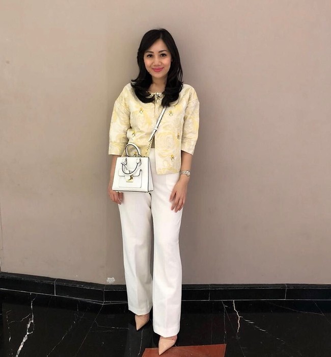 Dokter yang juga pembawa acara di salah satu stasiun televisi swasta ini rupanya telah menjalin hubungan asmara dengan Adya selama hampir satu tahun. Foto: Instagram @nadia.oct