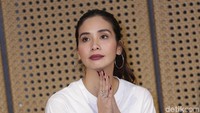 Namun kali ini ada pembeda dibandingkan pentas sebelumnya, karena hadirnya Marsha Timothy sebagai Nyai Ontosoroh. Pool/Palevi S/detikFoto.