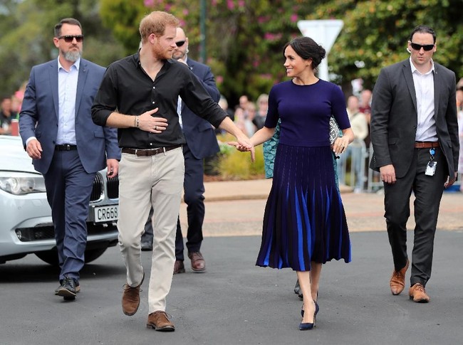 Asisten baru tersebut menggantikan posisi Melissa, ajudan Meghan Markle yang baru kerja enam bulan dan memilih mengundurkan diri.Meghan juga mempekerjakan temannya yang juga seorang fashion stylist, Jessica Mulroney. Namun Jessica bukan asisten resmi kerajaan, hanya bekerja jika Meghan yang memintanya. (Foto: Getty Images)