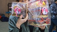 Wah, lagi-lagi mendapat kiriman makanan. Kali ini saat dirinya tengah syuting drama My Mister bersama Lee Sun Kyun. Foto: Instagram dlwlrma