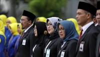Karyawan PLN mengikuti upacara untuk memperingati Hari Listrik Nasional ke-73. Istimewa/PLN.