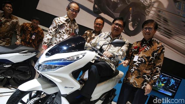 Menperin mencoba Honda PCX Hybrid