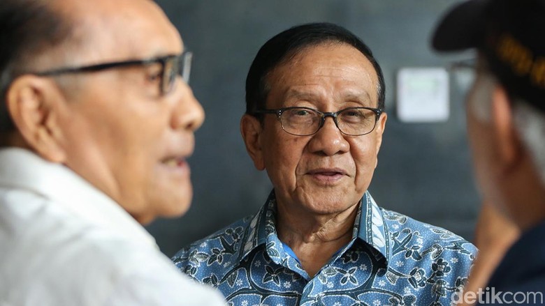 Akbar Tandjung Sebut Tak Ada Urgensi Menghidupkan Kembali GBHN Akbar Tandjung Sebut Tak Ada Urgensi Menghidupkan Kembali GBHN