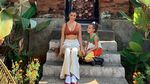 Beda Gaya Liburan Kim dan Kourtney Kardashian di Bali