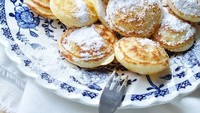 Untuk membuat poffertjes khas Belanda, dibutuhkan yeast batter, tepung terigu, susu, gula, hingga telur. Agar rasanya semakin manis dan legit, poffertjes ditaburkan dengan gula halus atau sirup maple. Foto: Instagram @i.love.holland
