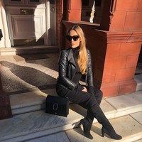 Mendapatkan pria kaya sebagai pasangan memang tak selalu mudah. Anna Bey pun mengatakan jika pria kaya menuntut karakteristik tertentu dari calon pasangan. Dalam programnya, ia mengungkap seperti apa cara menjadi wanita berkaliber tinggi yang menarik bagi para pria kaya. Foto: Instagram @schoolofaffluence