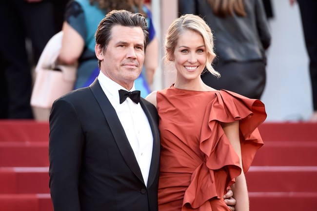 Si jabang bayi yang diperkirakan lahir dua minggu lagi merupakan anak pertama dari pasangan ini. Josh Brolin telah memiliki dua anak dari pernikahan pertamanya dengan Alice Adair. Foto: Getty Images