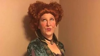 Kostum yang terinpirasi dari salah satu karakter film Hocus Pocus. (Foto: Boredpanda)