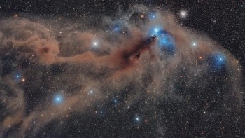 Juara kategori Stars and Nebulae - Mario Cogo. Takahashi FSQ 106 ED telescope, Astro-Physics 1200 GTO mount, Canon EOS 6D Cooling CDS Mod camera, 530 mm f/5, ISO 1600, 6-hour total exposure. Foto: Royal Museums Greenwich