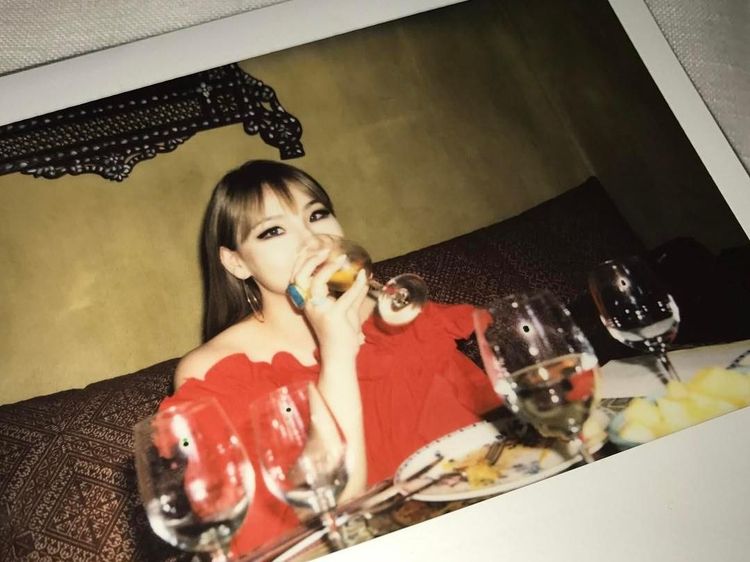 Suka Donat dan Cookies, Ini Gaya CL Eks 2NE1 Saat Ngemil Seru