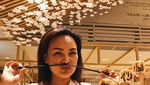 10 Momen Kulineran Laura Lazarus, Mantan Pramugari yang Selamat dari Maut