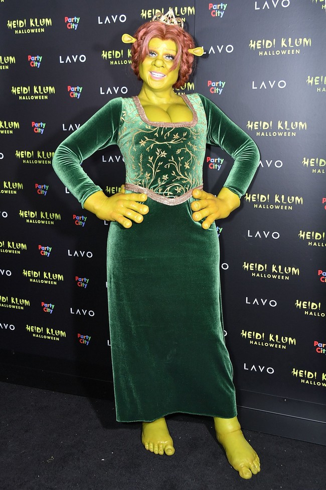 Menjadi Fiona di film Shrek, Heidi bukan hanya pakai topeng, tapi benar-benar menambal wajah hingga tubuhnya dengan kulit prostetik hingga terlihat menyatu. Foto: Getty Images