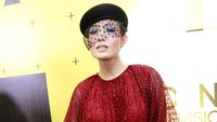 Ayu Dewi saat ditemui di kawasan Kebon Jeruk, Jakarta Barat pada Rabu (31/10) malam. Pool/Palevi S/detikFoto.