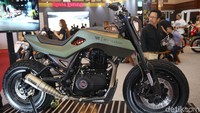 Modifikasi SG-411 Himalayan besutan Smoked Garage terinspirasi dari fungsi utama Himalayan yakni motor serbaguna yang didesain untuk dapat melintasi jalur paling ekstrem namun tetap nyaman untuk digunakan harian.