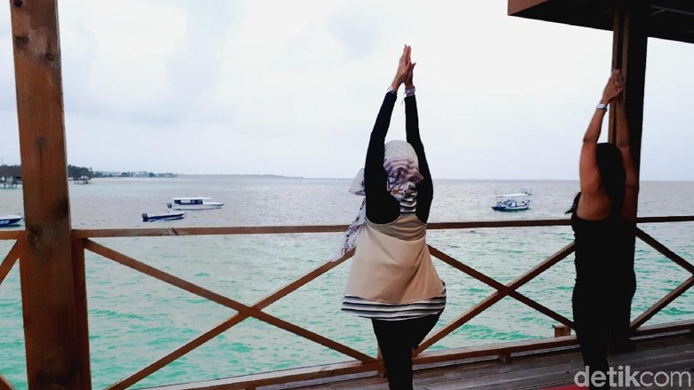 Yoga dengan pemandangan pantai di Maldives (Kurnia/detikTravel) Yoga dengan pemandangan pantai di Maldives (Kurnia/detikTravel)