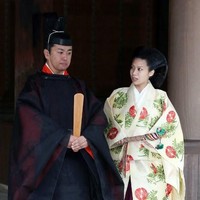 Putri kekaisaran Jepang berikutnya yang juga melepas gelarnya adalah Putri Noriko. Noriko Senge demikian namanya kini merupakan kakak dari Putri Ayako. Noriko adalah anak kedua dari Pangeran Takamado. Noriko meninggalkan kekaisaran Jepang demi dinikahi anak dari kepala pendeta Izumo-taisha, Izumo-taisha. Keduanya menikah pada 5 Oktober 2014. (Foto: AFP/Getty Images)