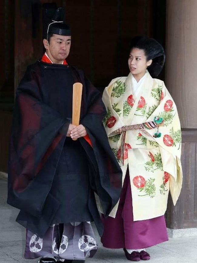 Putri kekaisaran Jepang berikutnya yang juga melepas gelarnya adalah Putri Noriko. Noriko Senge demikian namanya kini merupakan kakak dari Putri Ayako. Noriko adalah anak kedua dari Pangeran Takamado. Noriko meninggalkan kekaisaran Jepang demi dinikahi anak dari kepala pendeta Izumo-taisha, Izumo-taisha. Keduanya menikah pada 5 Oktober 2014. (Foto: AFP/Getty Images)