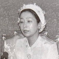 Putri Ayako bukan orang pertama di masa kekaisaran Jepang yang menikah dengan pria biasa dan rela meninggalkan status kebangsawanannya. Sebelumnya sudah ada bibinya, Putri Masako yang kini bernama Masako Sen yang melakukan hal serupa. Putri Masako, anak dari Pangeran Takahito, menikah dengan Sen Sōshitsu XVI (seorang master teh) pada 1983. Pernikahan tersebut membuatnya harus melepaskan diri sebagai anggota keluarga kekaisaran Jepang. (Foto: AFP/Getty Images)