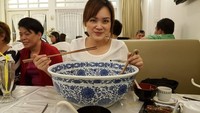 Dalam sekejap habis sdh bakmi mangkok besar ini, kata Laura. Wah, enak nih kayaknya! Foto: Instagram lauralazarus