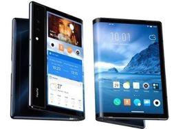 Menggenggam Ponsel Layar Lipat Pertama Sejagat