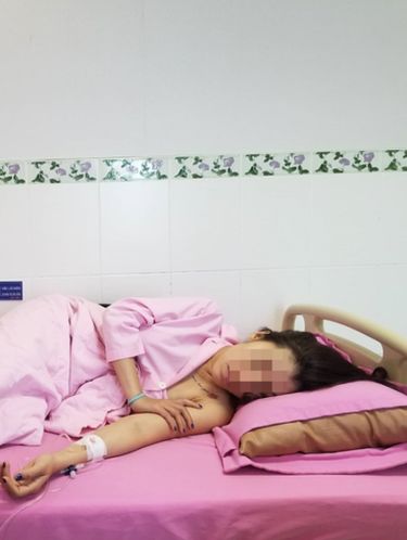 Implan Payudara Pecah di Pesawat, Wanita Ini Alami Kesakitan Parah