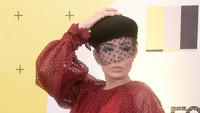 Dalam sebuah acara, Ayu Dewi berbincang-bincang dengan Cha Eunwoo. Di kesempatan itu aktor Korea tersebut memuji kecantikan Ayu Dewi.  Foto: Noel/detikFoto