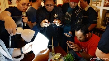 Ada juga soft light dengan menggunakan difuser dari berbagai benda. Foto: Muhamad Imron Rosyadi/detikINET