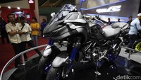 Yamaha Indonesia Motor Manufacturing (YIMM) tak cuma meluncurkan skuter matik (skutik) terbaru Yamaha FreeGo di Indonesia Motorcycle Show (IMOS) 2018. Di IMOS yang digelar di JCC, Senayan, Jakarta, ini Yamaha memamerkan salah satu motor gede (moge) roda tiga, Yamaha Niken.