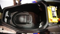 Peugeot Speedfight 125 cc dilengkapi dengan bagasi.