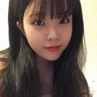 Kemiripannya dengan IU ini pun terihat dari struktur wajahnya, dan bentuk hidung serta bibir Chung Ah yang tipis. Foto: Instagram