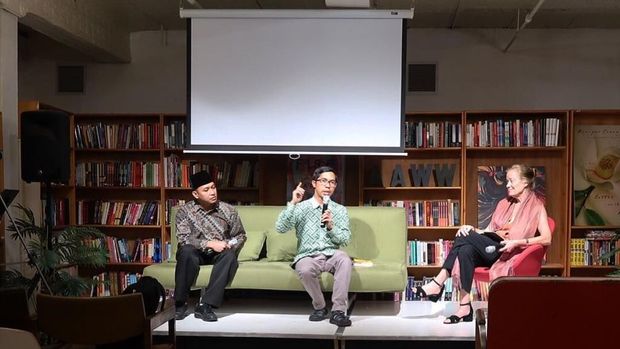 Ahmad Fuadi Promosikan Buku Indonesia saat Residensi di AS