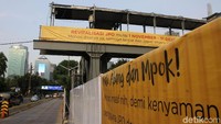 JPO Polda Metro Jaya mulai direvitalisasi hari ini, Kamis (1/11/2018).