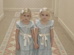 Ini Kostum Halloween Populer di Internet, Seram Campur Lucu!