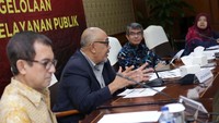 Dewan juri terdiri dari Mantan MenPAN-RB Azwar Abubakar, Mantan Wamen Kementerian PAN RB Prof. Eko Prasojo, Danang Girindrawardana, pengamat kebijakan publik Agus Pambagio dan Pemred detikcom Iin Yumiyanti. Pool/KemenPAN-RB.