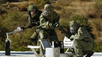 Anggota militer Republik Ceko mengikuti pelatihan ancaman senjata biologis dari NATO. (Foto: Getty Images) 