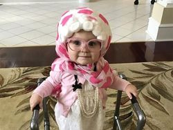 Ini Kostum Halloween Populer di Internet, Seram Campur Lucu!