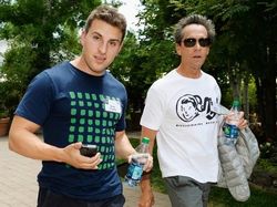 Sosok Pendiri Airbnb yang Ancam Bisnis Hotel, Duitnya Rp 55 T