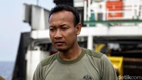 Kopda Marinir Angkatan Laut Nur Ali menjadi salah satu penyelam yang berhasil menemukan black box pesawat Lion Air JT 610 di kedalaman laut 30 meter.